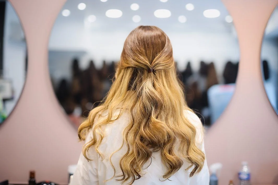 Chignons & attachés en cheveux naturels, réalisation du salon Dvora K