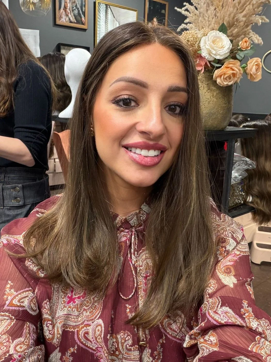 Perruque longue en cheveux naturels, longueurs et mouvement