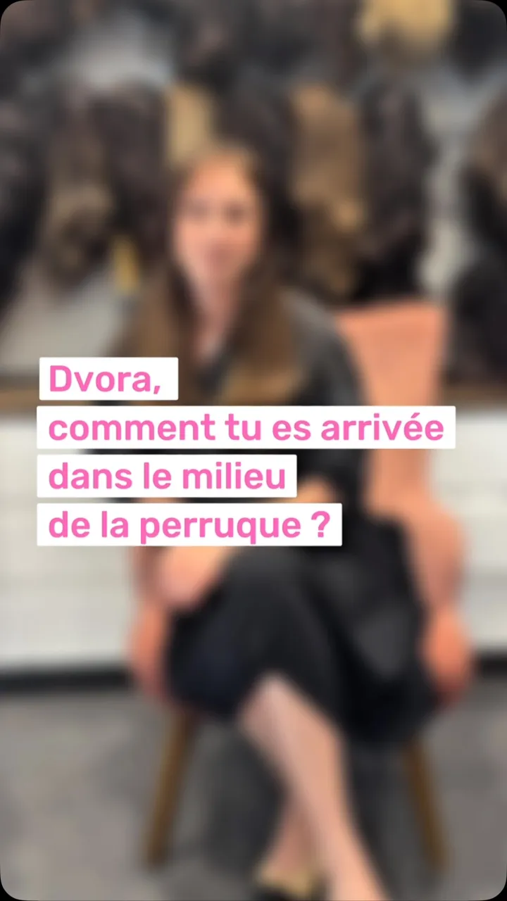 Dvora K, perruquière, dans son salon